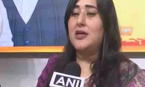 BJP की बांसुरी स्वराज ने केजरीवाल से योजनाओं की घोषणाओं के साथ चुनावी छल करना बंद करें कहा BJP की बांसुरी स्वराज ने केजरीवाल से योजनाओं की घोषणाओं के साथ चुनावी छल करना बंद करें कहा