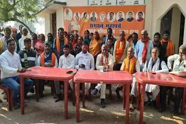 Giridih: तिसरी में भाजपा का सदस्यता अभियान, बाबूलाल रहे मौजूद Giridih: तिसरी में भाजपा का सदस्यता अभियान, बाबूलाल रहे मौजूद