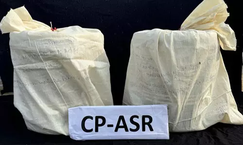 Amritsar पुलिस ने सीमा पार नार्को मॉड्यूल का भंडाफोड़ किया, 10 किलो हेरोइन जब्त की Amritsar पुलिस ने सीमा पार नार्को मॉड्यूल का भंडाफोड़ किया, 10 किलो हेरोइन जब्त की