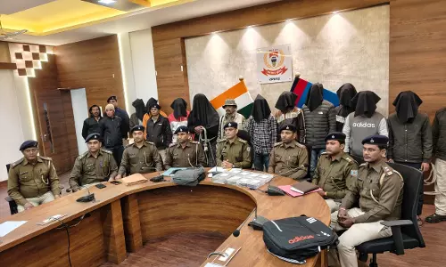 कारोबारियों से रंगदारी वसूलने वाले दो गिरोहों के 13 आरोपी गिरफ्तार, पूरा खुलासा हुआ कारोबारियों से रंगदारी वसूलने वाले दो गिरोहों के 13 आरोपी गिरफ्तार, पूरा खुलासा हुआ