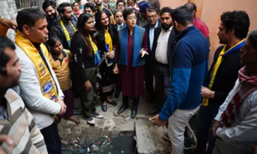 रंगपुरी पहाड़ी पहुंचीं सीएम आतिशी, कहा - समस्याएं बताने के लिए एलजी का धन्यवाद