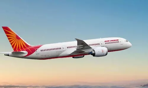Air India फ्लाइट में दो यात्रियों में आर्मरेस्ट को लेकर झगड़ा, केबिन क्रू ने शांत कराया