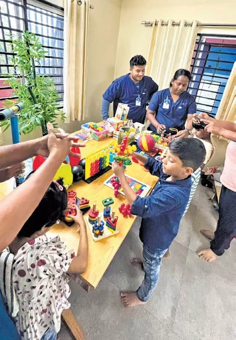 विकलांग बच्चों के लिए केरल की पहली खिलौना लाइब्रेरी Wonder Box में आपका स्वागत है