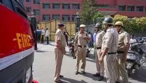 Police ने धार्मिक जुलूस में बम विस्फोट की ,मामला दर्ज