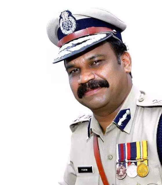 Kerala पुलिस विवाद पी विजयन ने एडीजीपी अजित कुमार के खिलाफ कार्रवाई