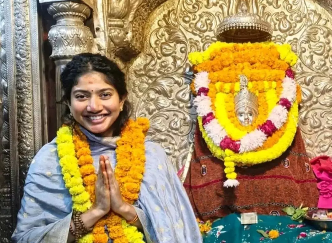 Sai Pallavi ने काशी विश्वनाथ मंदिर में दर्शन किए