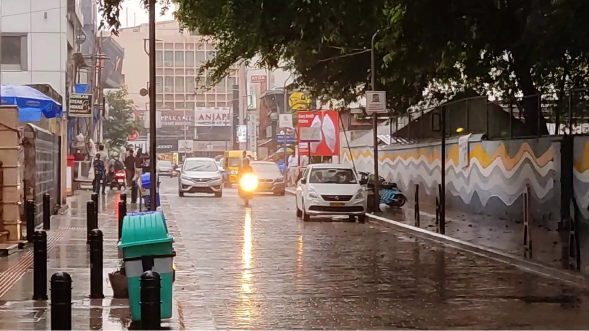 Bengaluru Weather: गार्डन सिटी में बादल छाए रहने के साथ हल्की बारिश की भविष्यवाणी