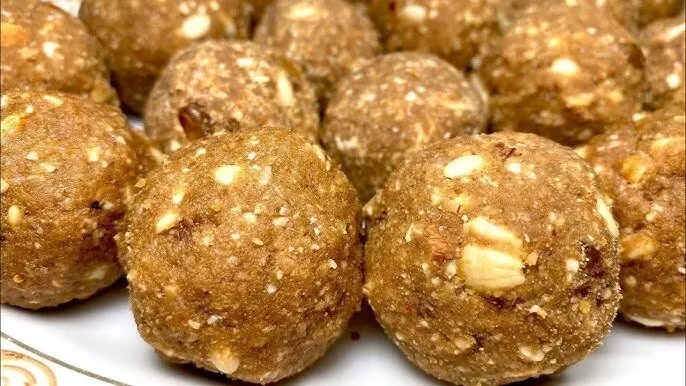 Jaggery Laddu: सर्दियों में घर पर ऐसे बनाएं गुड़ लड्डू, लाजवाब है स्वाद