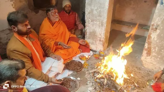 Muzaffarnagar: लद्दावाला शिव मंदिर में मुस्लिम समाज ने पुष्प वर्षा कर किया स्वागत