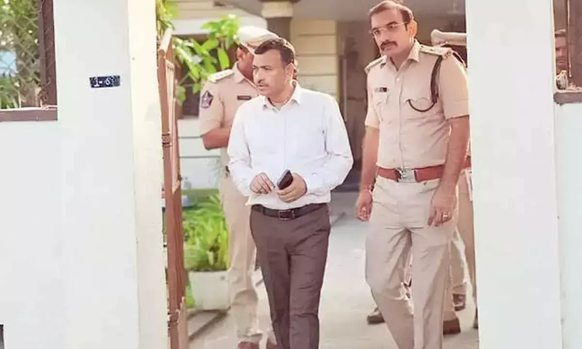 IG ने चिराला, करमचेदु में पुलिस स्टेशनों का निरीक्षण किया