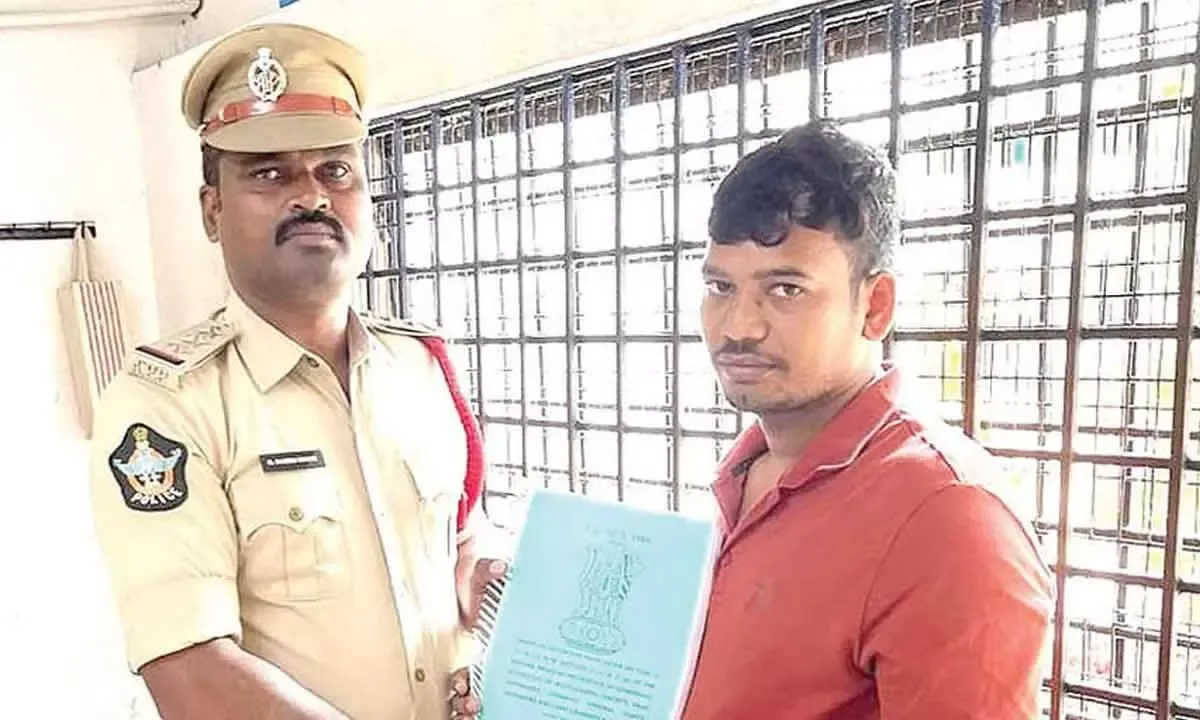 Andhra Pradesh: लाल चंदन तस्कर के खिलाफ पुलिस अधिनियम लगाया गया