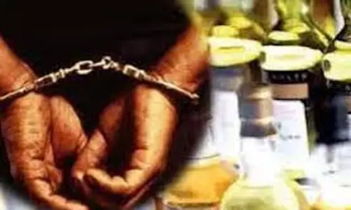 Punjab :  शराब तस्कर के घर पर पुलिस की छापेमारी