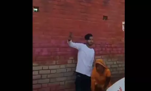 दोस्त की शादी में हर्ष फायरिंग, रईसजादों का वीडियो वायरल दोस्त की शादी में हर्ष फायरिंग, रईसजादों का वीडियो वायरल