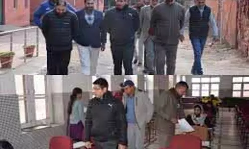 एडीसी कुपवाड़ा ने जेकेएसएसबी परीक्षा केंद्रों का निरीक्षण किया एडीसी कुपवाड़ा ने जेकेएसएसबी परीक्षा केंद्रों का निरीक्षण किया