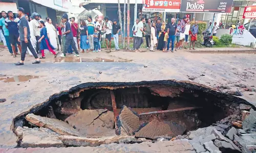 Kerala: थम्मनम पाइपलाइन फटने से 15 घंटे बाद कोच्चि में जलापूर्ति बहाल हुई Kerala: थम्मनम पाइपलाइन फटने से 15 घंटे बाद कोच्चि में जलापूर्ति बहाल हुई