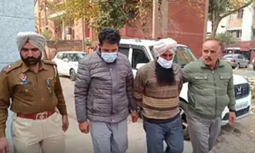 अमृतसर पुलिस ने 10 किलो हेरोइन के साथ दो तस्कर पकड़े अमृतसर पुलिस ने 10 किलो हेरोइन के साथ दो तस्कर पकड़े