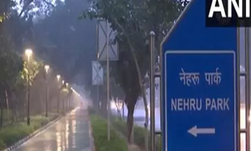 हल्की बारिश से Delhi-NCR में ठंड बढ़ी, हवा की गुणवत्ता गंभीर बनी हुई है हल्की बारिश से Delhi-NCR में ठंड बढ़ी, हवा की गुणवत्ता गंभीर बनी हुई है