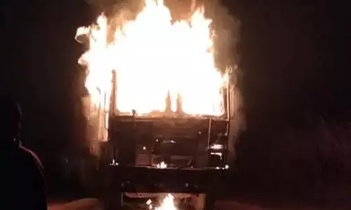 ट्रक में लगी आग, 100 बोरी धान जलकर खाक