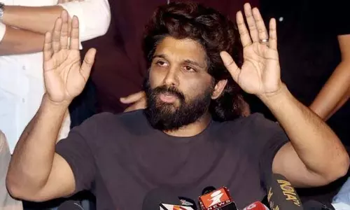 पुष्पा 2 भगदड़:  हादसे के बावजूद अल्लू अर्जुन थिएटर से बाहर नहीं निकले