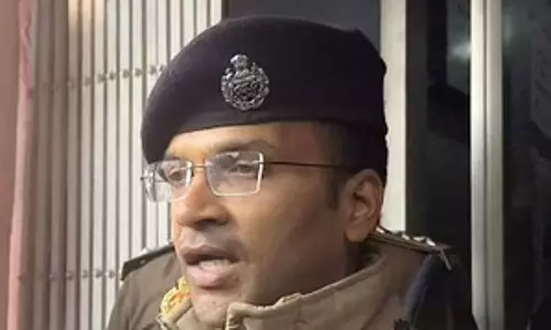 पुलिस चौकी पर बम फेंकने वाले आरोपियों के साथ मुठभेड़ में दो सिपाही गोली लगने से घायल