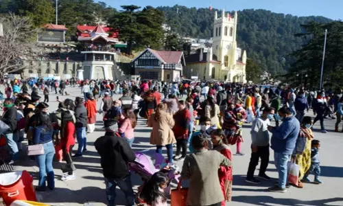 Christmas और नए साल का जश्न मनाने के लिए लाहौल-स्पीति में उमड़े पर्यटक