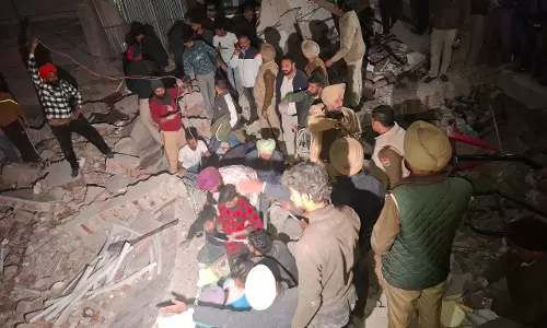 Panjab: मोहाली में इमारत ढहने से मरने वालों की संख्या 2 हुई, बचाव अभियान रोका गया