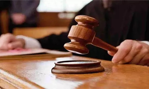 Thane कोर्ट में हत्या के आरोपी ने जज पर चप्पल फेंकी, मामला दर्ज
