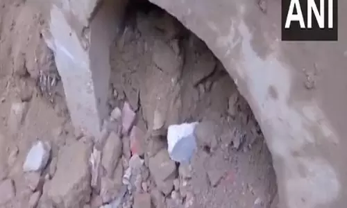 चंदौसी बावड़ी की खुदाई का काम JCB की विफलता के बाद फिर से शुरू हुआ