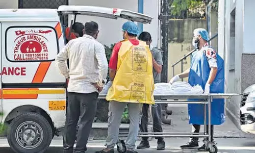 Delhi :प्लास्टिक बैग वाली जैकेट, शवों का ढेर: पुराने मुर्दाघर का दृश्य
