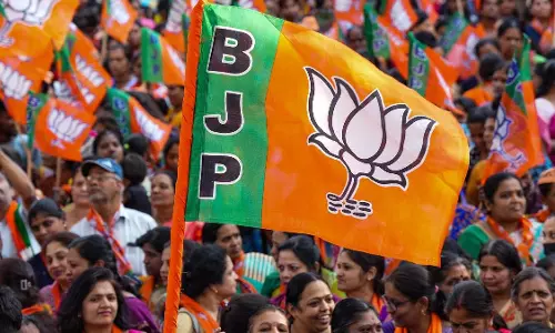 जिला बीजेपी दफ्तर में कार्यकर्ताओं ने लगाया ताला जिला बीजेपी दफ्तर में कार्यकर्ताओं ने लगाया ताला