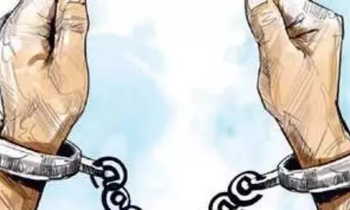 Brahmapur में जमीन धोखाधड़ी के आरोप में तीन महिलाओं समेत चार गिरफ्तार Brahmapur में जमीन धोखाधड़ी के आरोप में तीन महिलाओं समेत चार गिरफ्तार