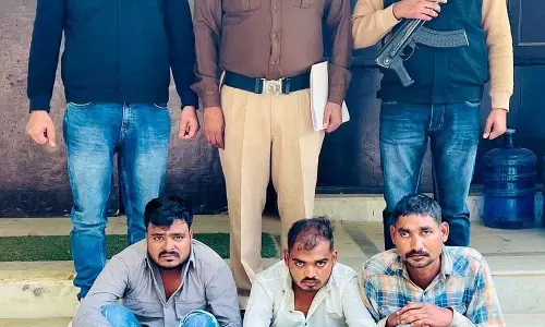 Haryana : शादियों में चोरी करने वाले गिरोह का पर्दाफाश, 3 गिरफ्तार Haryana : शादियों में चोरी करने वाले गिरोह का पर्दाफाश, 3 गिरफ्तार