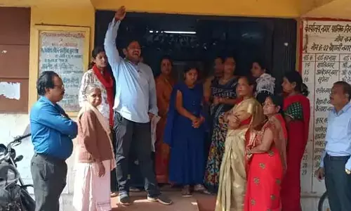 नलों में पानी सप्लाई बंद, इस वार्ड के लोगों ने जोन कार्यालय घेरा