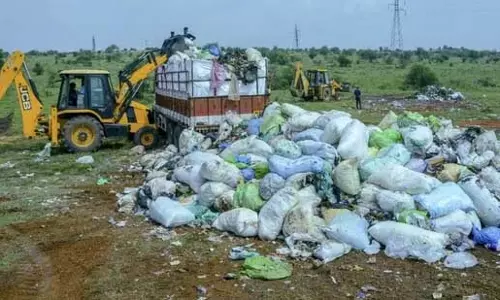 Kerala ने तमिलनाडु से डंप किए गए मेडिकल कचरे को हटाना शुरू