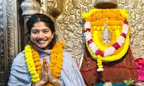 Sai Pallavi ने काशी विश्वनाथ मंदिर में दर्शन किए