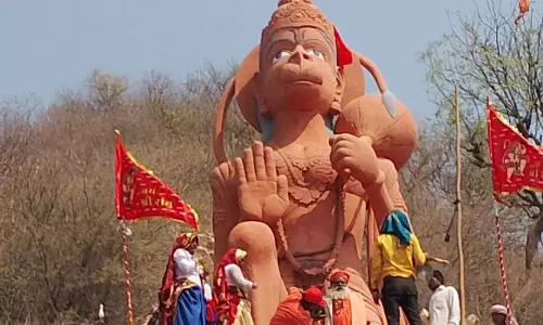 Odisha : ओडिशा के बारबिल में हनुमान की मूर्ति तोड़ी गई, विरोध प्रदर्शन शुरू Odisha : ओडिशा के बारबिल में हनुमान की मूर्ति तोड़ी गई, विरोध प्रदर्शन शुरू