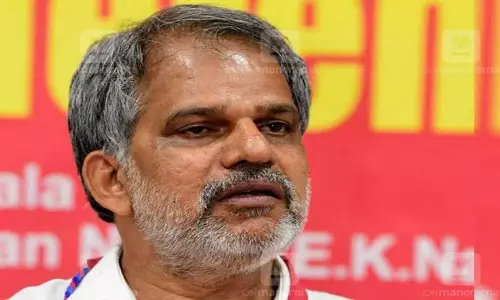 Kerala : विजयराघवन सांप्रदायिक टिप्पणियों से संघ परिवार को बढ़ावा दे रहे Kerala : विजयराघवन सांप्रदायिक टिप्पणियों से संघ परिवार को बढ़ावा दे रहे