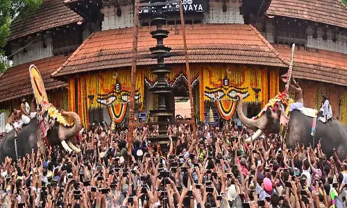 Kerala : अजित कुमार ने पुलिस को क्लीन चिट दी, पूरम में तोड़फोड़ के लिए Kerala : अजित कुमार ने पुलिस को क्लीन चिट दी, पूरम में तोड़फोड़ के लिए