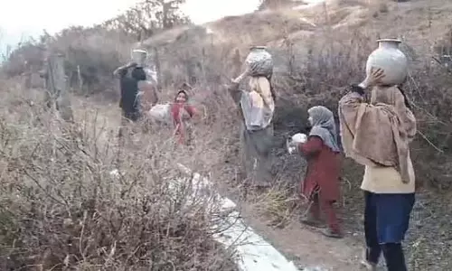Jammu: बांदीपुरा गांव में भीषण जल संकट Jammu: बांदीपुरा गांव में भीषण जल संकट