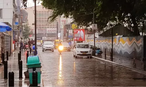 Bengaluru Weather: गार्डन सिटी में बादल छाए रहने के साथ हल्की बारिश की भविष्यवाणी