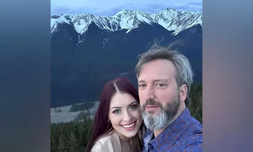 टॉम ग्रीन ने Amanda से सगाई की घोषणा की