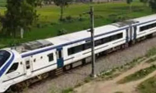 Technical खराबी के कारण गोवा जाने वाली वंदे भारत एक्सप्रेस हुई लेट Technical खराबी के कारण गोवा जाने वाली वंदे भारत एक्सप्रेस हुई लेट