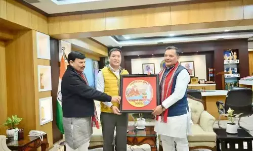 Arunachal : यूपी के मंत्रियों ने अरुणाचल के सीएम को महाकुंभ 2025 के लिए आमंत्रित किया Arunachal : यूपी के मंत्रियों ने अरुणाचल के सीएम को महाकुंभ 2025 के लिए आमंत्रित किया