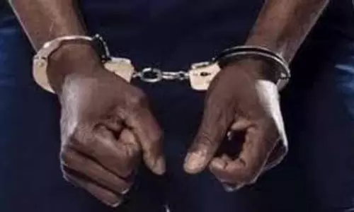Lokayukta officer बनकर व्हाट्सएप के जरिए जबरन वसूली, आरोपी गिरफ्तार