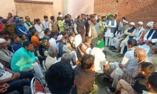 Muzaffarnagar: सभी समुदायों के लोगों ने मिलकर नफरत का पुतला फूंका Muzaffarnagar: सभी समुदायों के लोगों ने मिलकर नफरत का पुतला फूंका