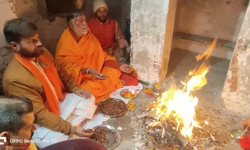 Muzaffarnagar: लद्दावाला शिव मंदिर में मुस्लिम समाज ने पुष्प वर्षा कर किया स्वागत
