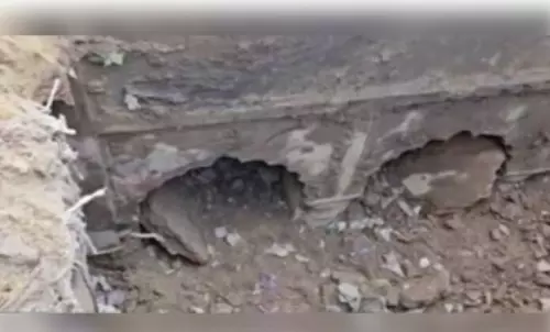 Sambhal: राजस्व विभाग द्वारा जमीन की खुदाई मै विशालकाय बावड़ी का खुलासा हुआ Sambhal: राजस्व विभाग द्वारा जमीन की खुदाई मै विशालकाय बावड़ी का खुलासा हुआ