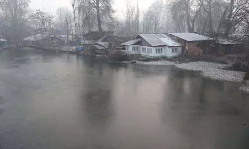 Kashmir में शीतलहर जारी, श्रीनगर में -4.6 डिग्री सेल्सियस तापमान दर्ज