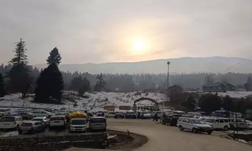 Kashmir में शीतलहर, पर्यटकों को यातायात सलाह का पालन करने की सलाह Kashmir में शीतलहर, पर्यटकों को यातायात सलाह का पालन करने की सलाह