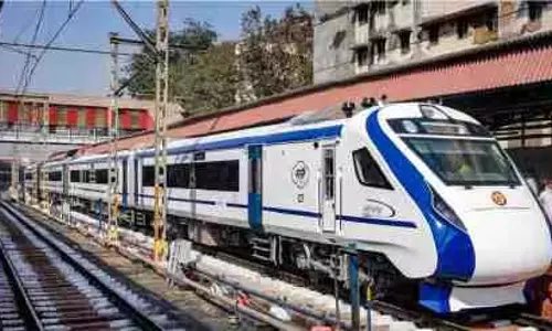 Thane के दिवा स्टेशन पर तकनीकी खराबी के कारण गोवा जाने वाली वंदे भारत ट्रेन नियमित मार्ग से भटक गई